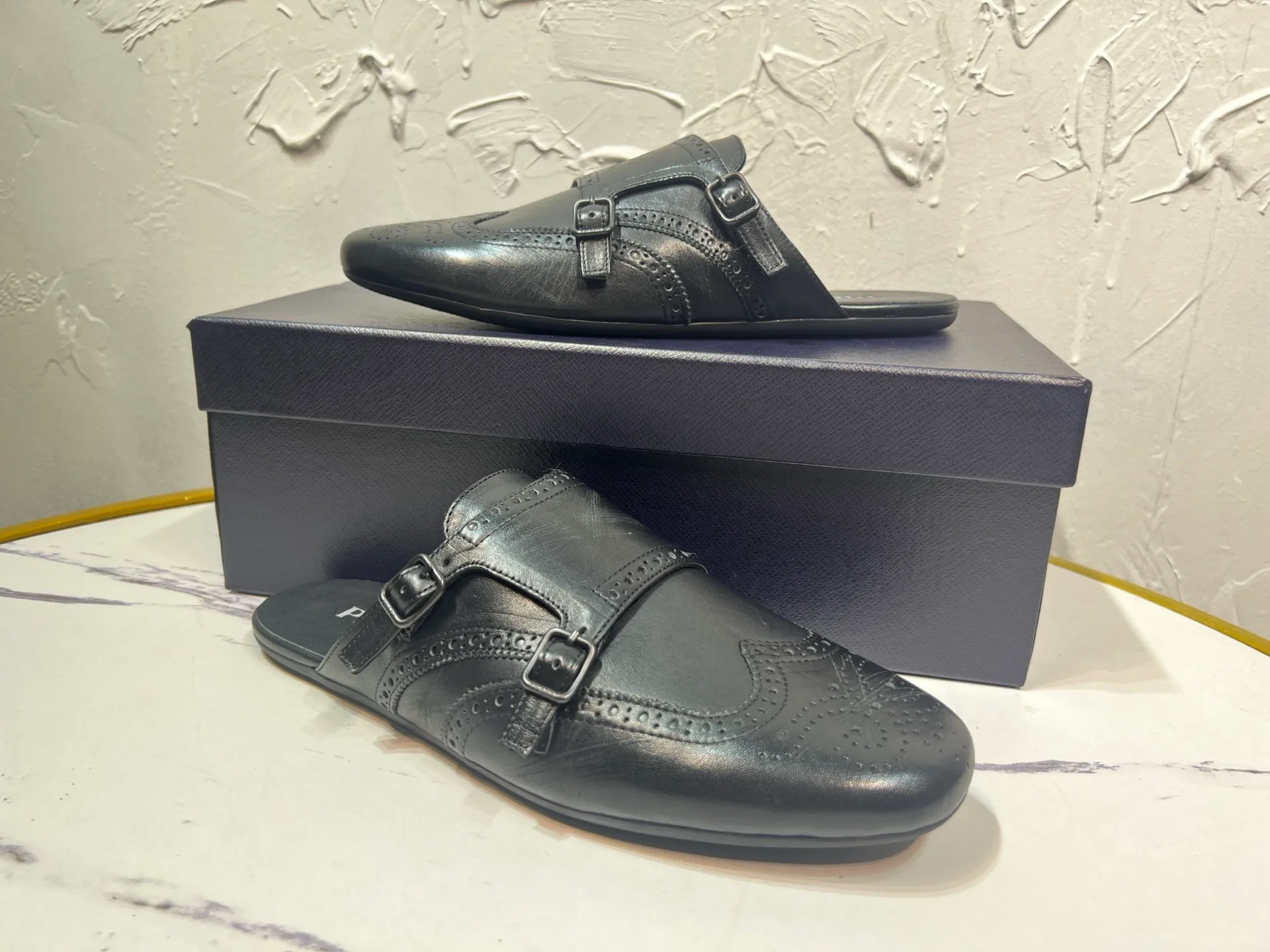P780 prada derby2025 spring and autumn latest Prada slip-on retro men's Muleto shoes, Shuffle double-buckle Monk shoes, upper cowhide, lining and foot cowhide, rubber sole, black and brown 2-color original packaging Code number: 39-46